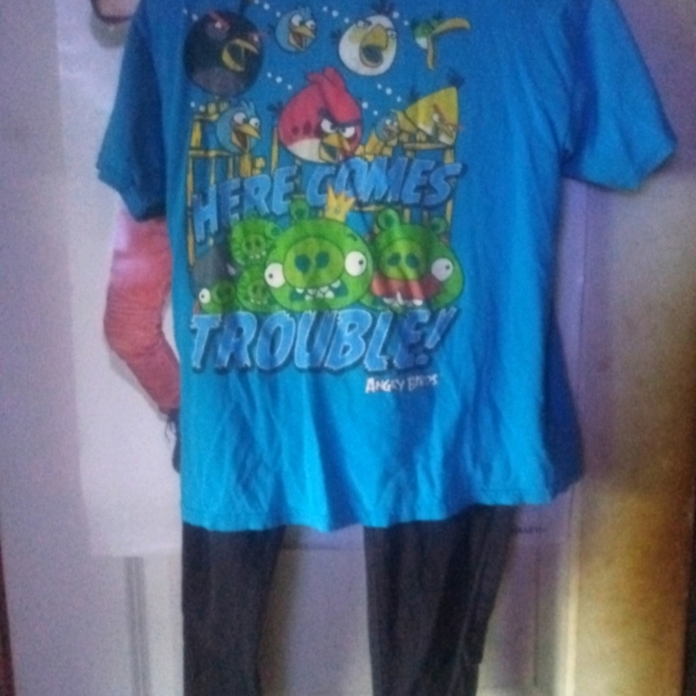 Angry Birds + skinny jeans outfit combo